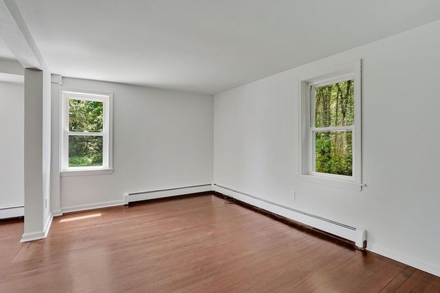 46 Chestnut St Place, East Longmeadow, MA 01028
