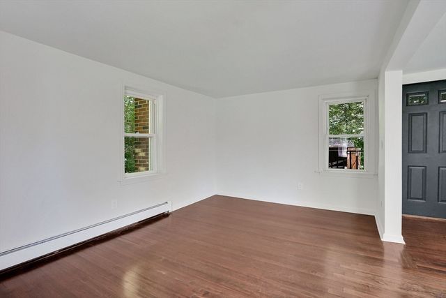 46 Chestnut St Place, East Longmeadow, MA 01028