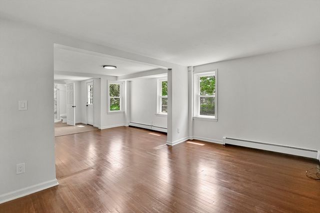 46 Chestnut St Place, East Longmeadow, MA 01028