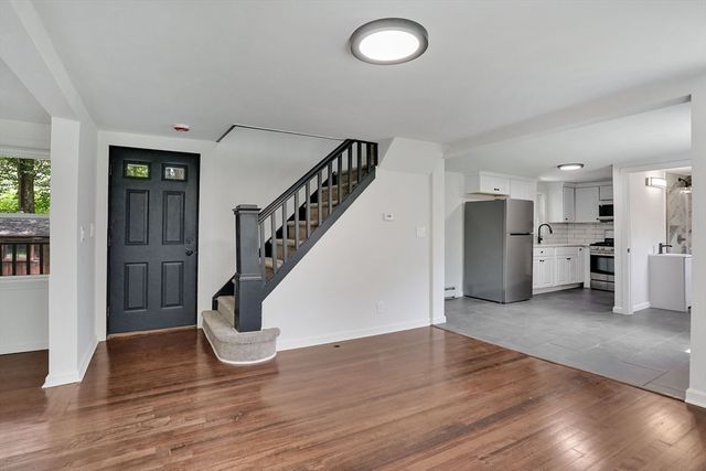 46 Chestnut St Place, East Longmeadow, MA 01028