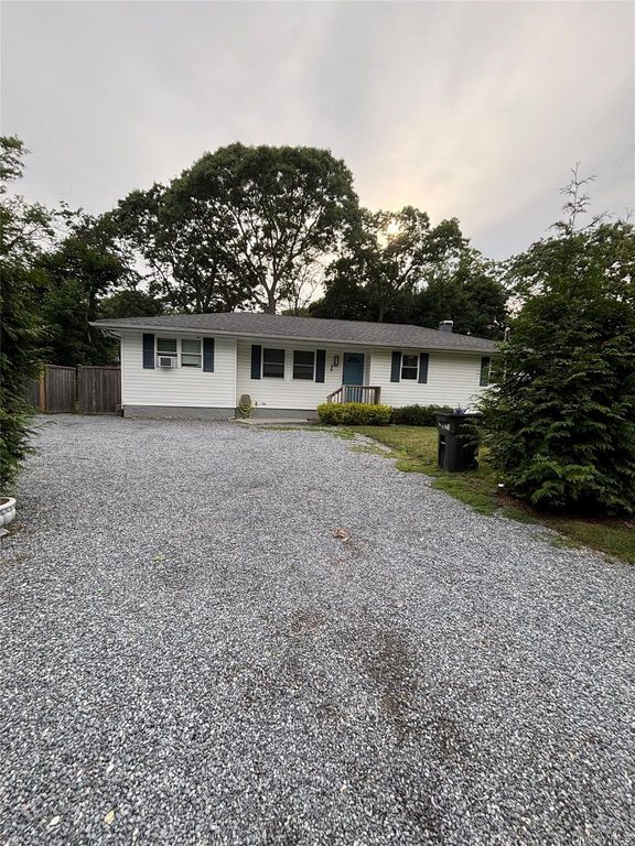 38 Vernon Avenue, Mastic, NY 11950