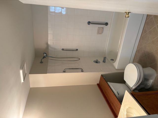 1602 Columbia Circle 4, Bartlett, IL 60103