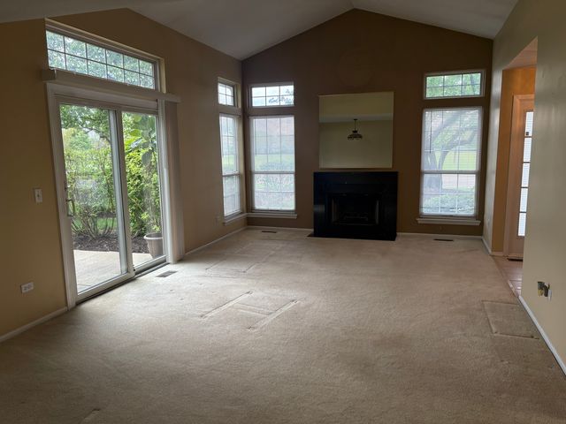 1602 Columbia Circle 4, Bartlett, IL 60103