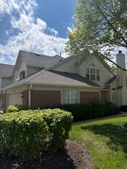 1602 Columbia Circle 4, Bartlett, IL 60103