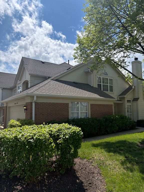 1602 Columbia Circle 4, Bartlett, IL 60103