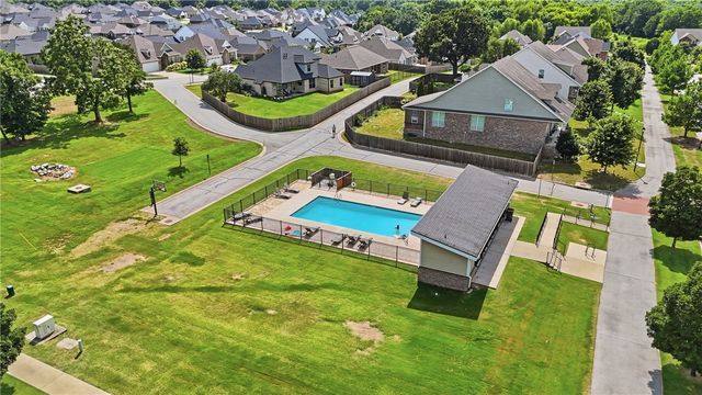 2852 S Cobalt Avenue, Fayetteville, AR 72701