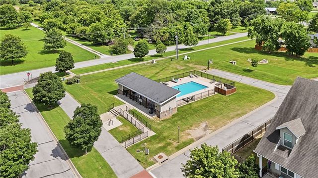 2852 S Cobalt Avenue, Fayetteville, AR 72701