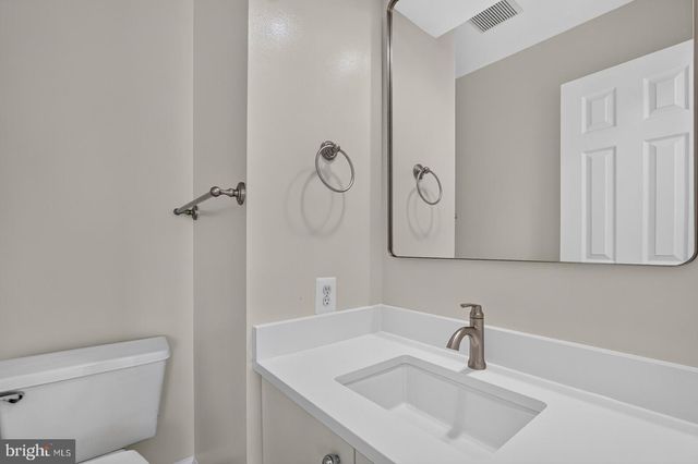 1869 N ADAMS ST, Arlington, VA 22201