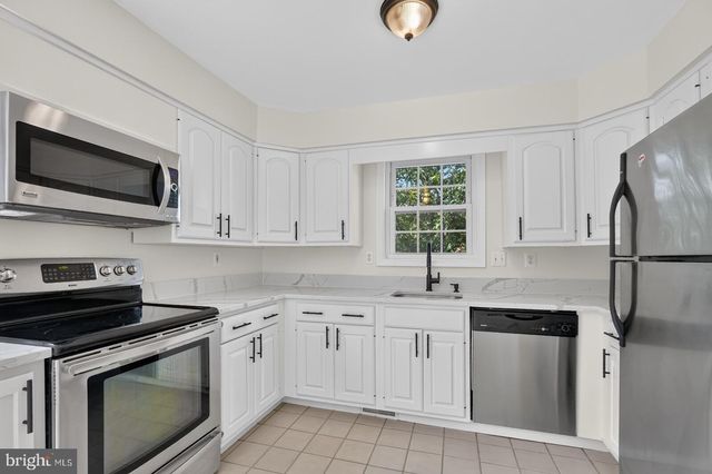 1869 N ADAMS ST, Arlington, VA 22201