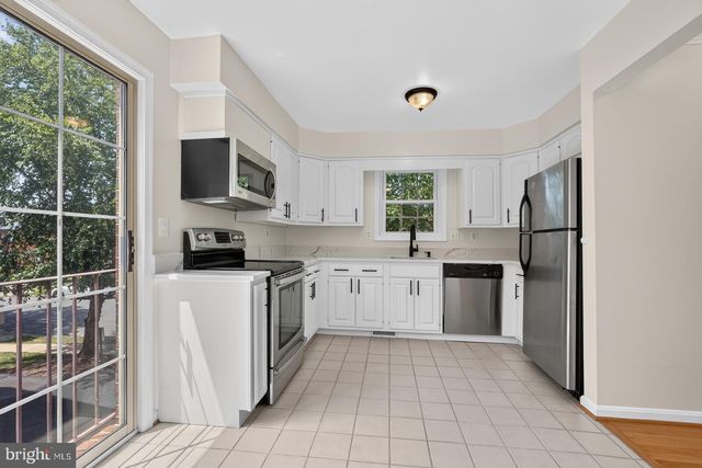 1869 N ADAMS ST, Arlington, VA 22201