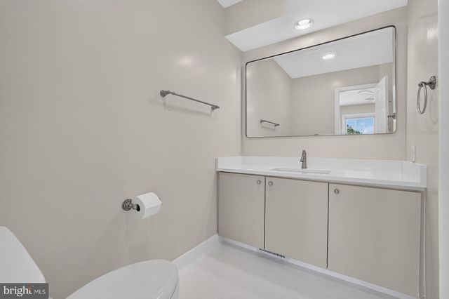 1869 N ADAMS ST, Arlington, VA 22201