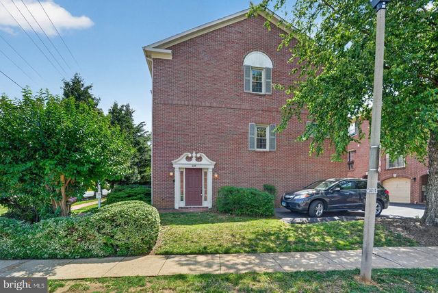 1869 N ADAMS ST, Arlington, VA 22201