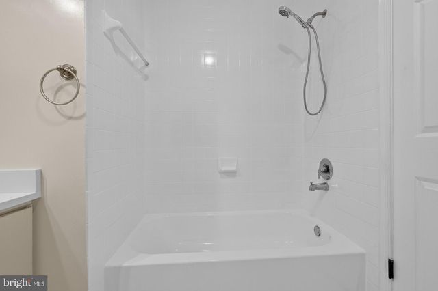 1869 N ADAMS ST, Arlington, VA 22201