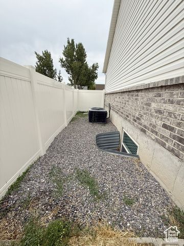 2142 E FALL ST, Eagle Mountain, UT 84005