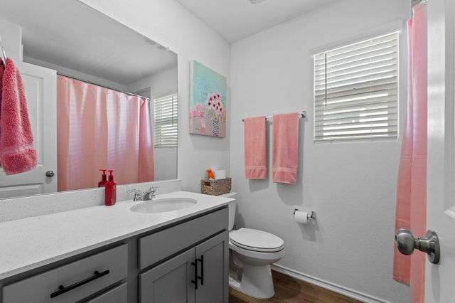 105 Perfect World LOOP, Jarrell, TX 76537