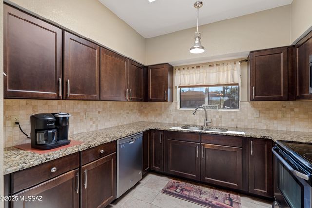 1754 W Camino Estelar, Green Valley, AZ 85622