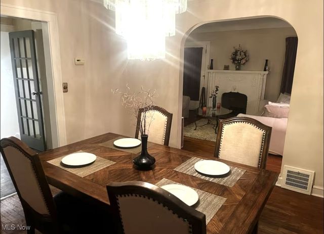 1156 Quilliams Road, Cleveland, OH 44121