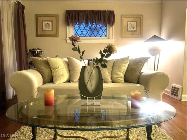 1156 Quilliams Road, Cleveland, OH 44121