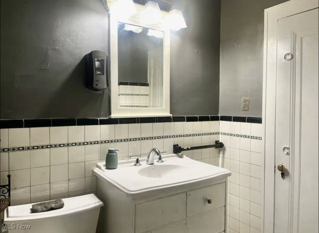 1156 Quilliams Road, Cleveland, OH 44121