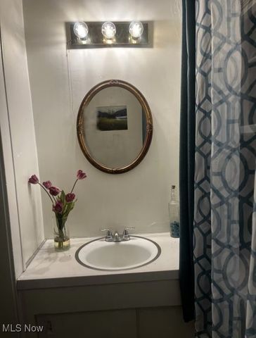 1156 Quilliams Road, Cleveland, OH 44121