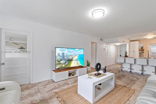 8161 SW 24th Ct 404, Davie, FL 33324