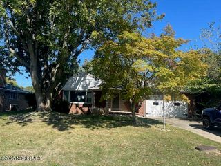 2819 Randall Drive, Oregon, OH 43616