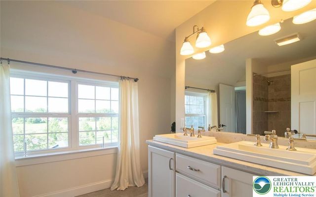 715 Arrowhead Lane, Upper Macungie Twp, PA 18031