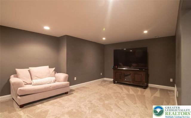 715 Arrowhead Lane, Upper Macungie Twp, PA 18031