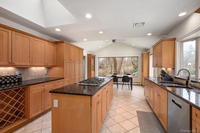 8 Astro Place, Dix Hills, NY 11746
