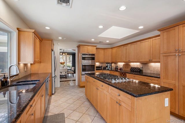 8 Astro Place, Dix Hills, NY 11746