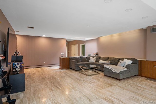 8 Astro Place, Dix Hills, NY 11746