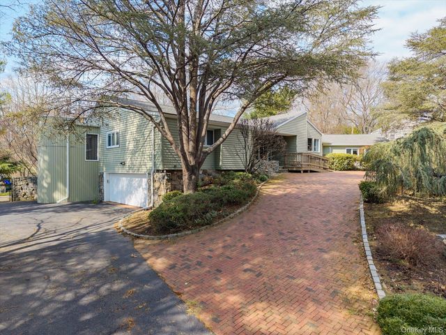 8 Astro Place, Dix Hills, NY 11746