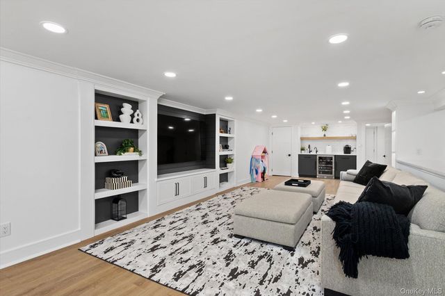 8 Astro Place, Dix Hills, NY 11746
