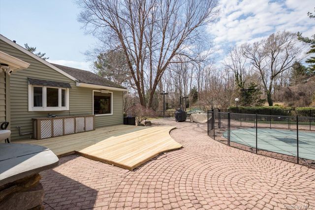 8 Astro Place, Dix Hills, NY 11746