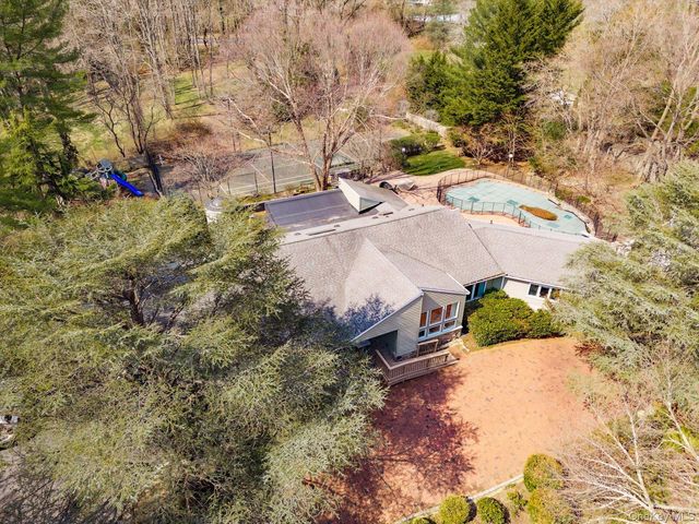 8 Astro Place, Dix Hills, NY 11746