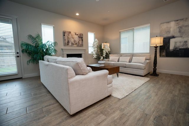 8683 N Verona Way, Hilmar, CA 95324