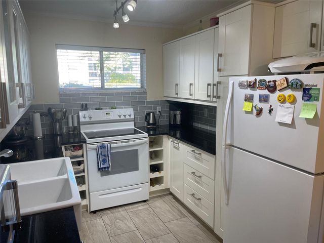 2566 S Garden Drive 108, Lake Worth, FL 33461