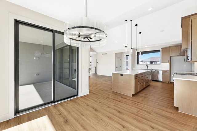 1213 W Lakeway Ct, Andover, KS 67002