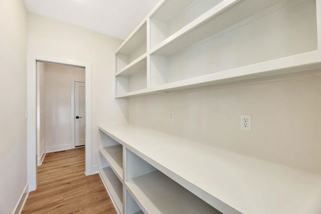 1213 W Lakeway Ct, Andover, KS 67002