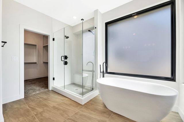 1213 W Lakeway Ct, Andover, KS 67002