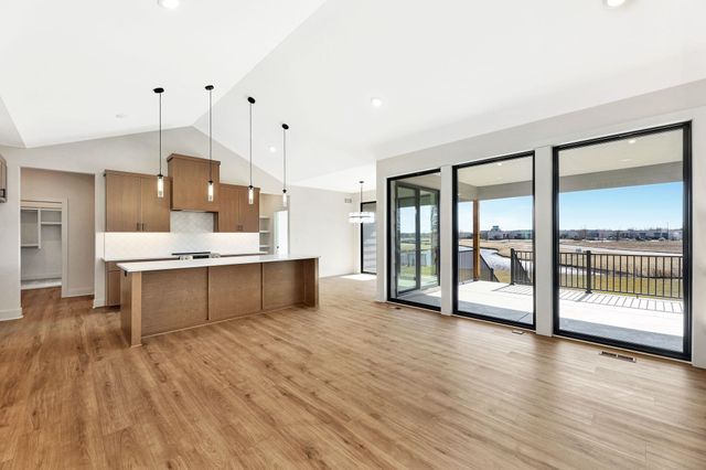 1213 W Lakeway Ct, Andover, KS 67002