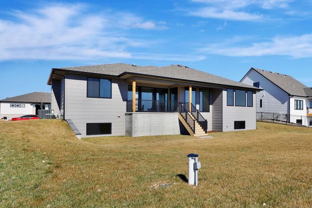 1213 W Lakeway Ct, Andover, KS 67002