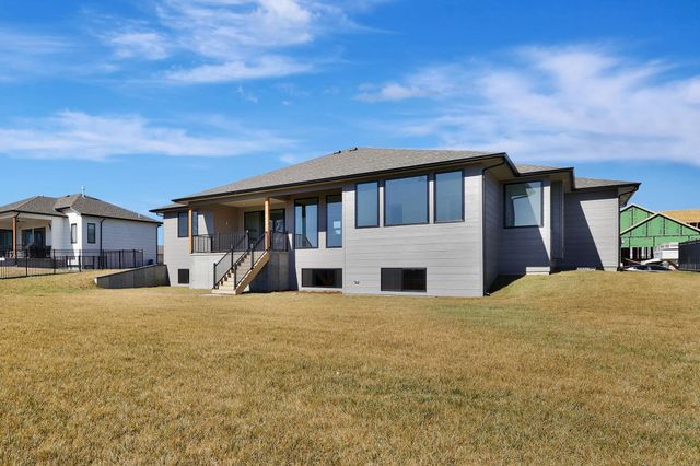 1213 W Lakeway Ct, Andover, KS 67002