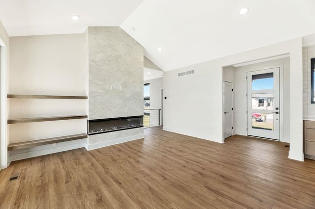 1213 W Lakeway Ct, Andover, KS 67002