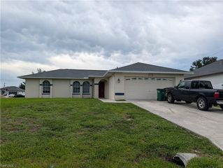 827 NE 17th ST, Cape Coral, FL 33909