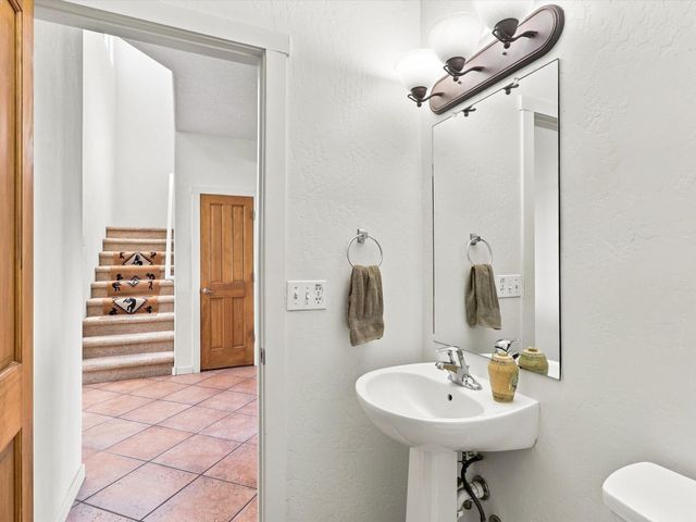 4708 Contenta Ridge, Santa Fe, NM 87507