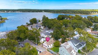 8 Cottage St, Wareham, MA 02571