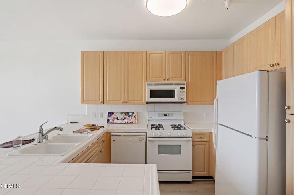 Image 7 of property listing at 436 Poli Street 301, Ventura, CA 93001