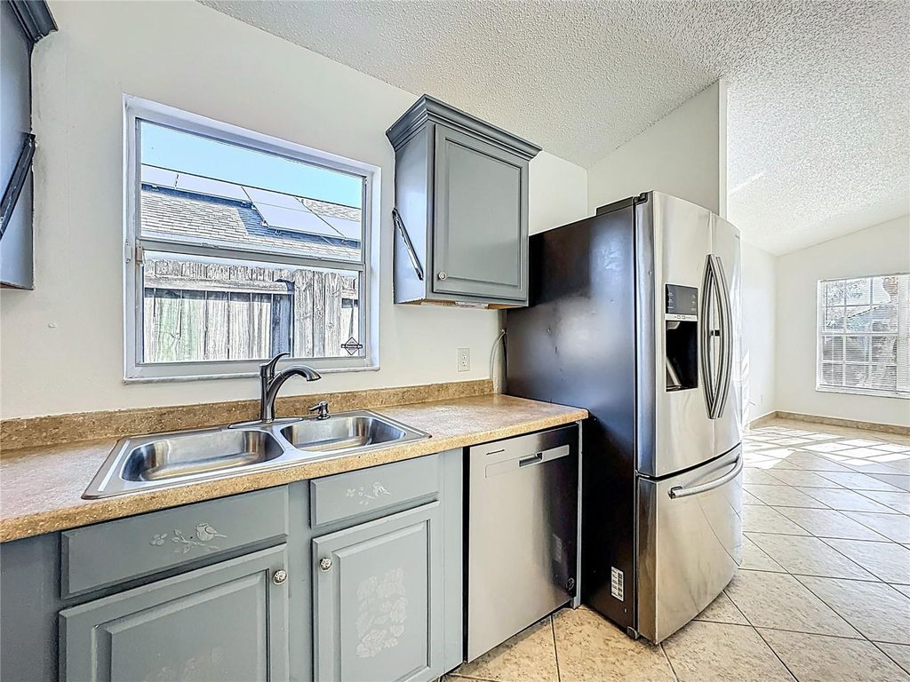 Image 12 of property listing at 9660 HOLLYHILL DRIVE, Orlando, FL 32824