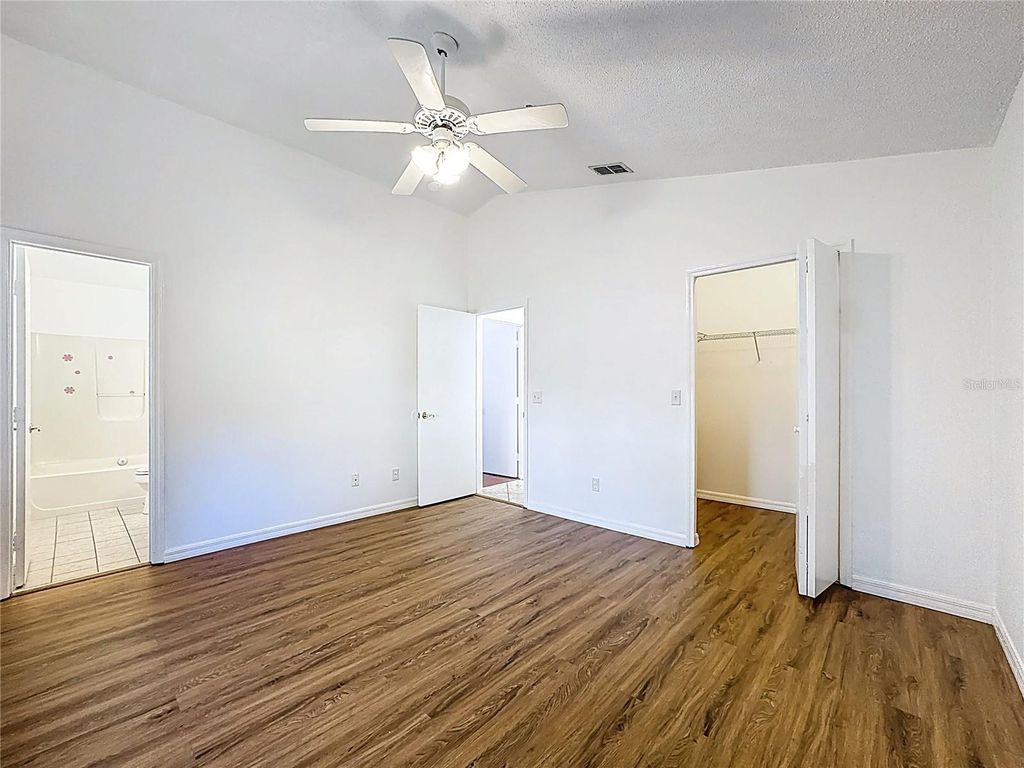 Image 17 of property listing at 9660 HOLLYHILL DRIVE, Orlando, FL 32824